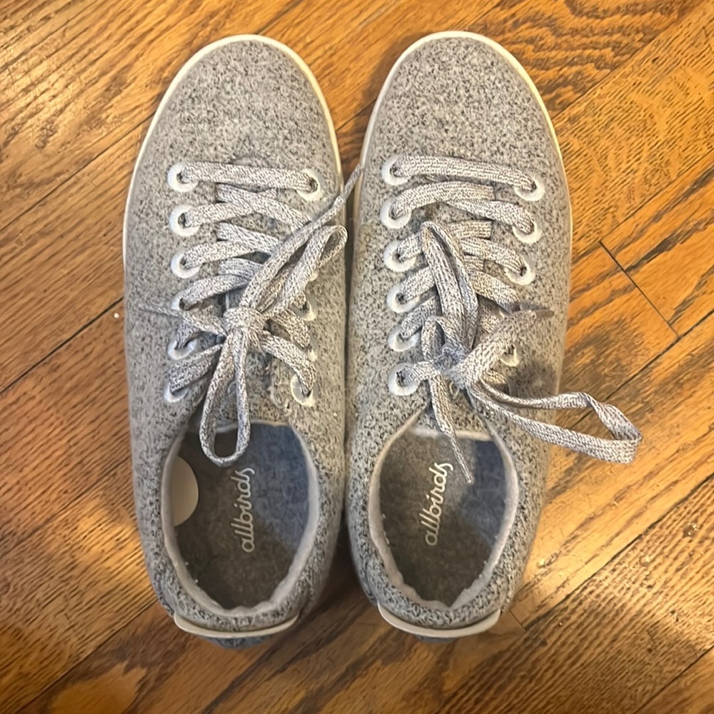 Allbirds lowtop sneakers. Light grey wool.